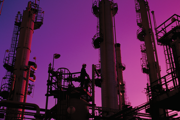 Photo of a refinery.